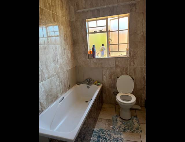 3 BEDROOM APARTMENT FOR SALE IN WATERVAL EAST